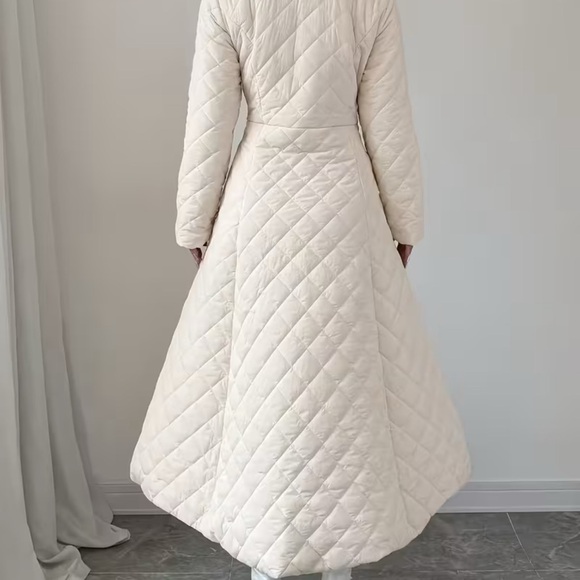 Chic Cream Quilted Puffer Coat NWT - Picture 4 of 7